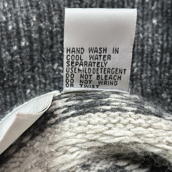 Summit Hill Gray Full Zip Reindeer Snowflake Sweater Size Large - Picture 8 of 8